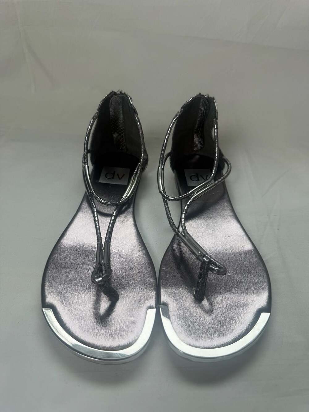 DV Dolce Vita Gunmetal Metallic T Strap Sandals Size 6.5 Gladiator Flat Y2K